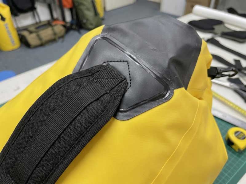 ドライバッグ バックパック: ドライバッグにショルダーストラップが付くと何が変わるのか