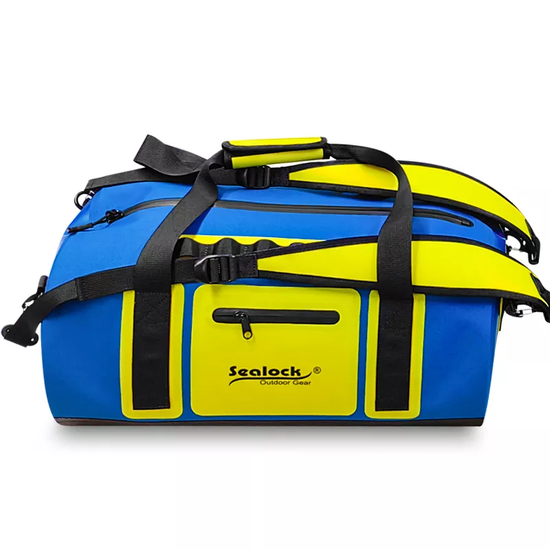 Ultimate Adventure Bagの防水ダッフルバッグを取り外します